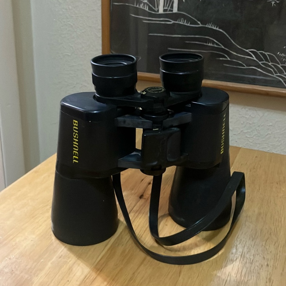 Bushnell 10x50 Binoculars with Robust Body and Large Lenses